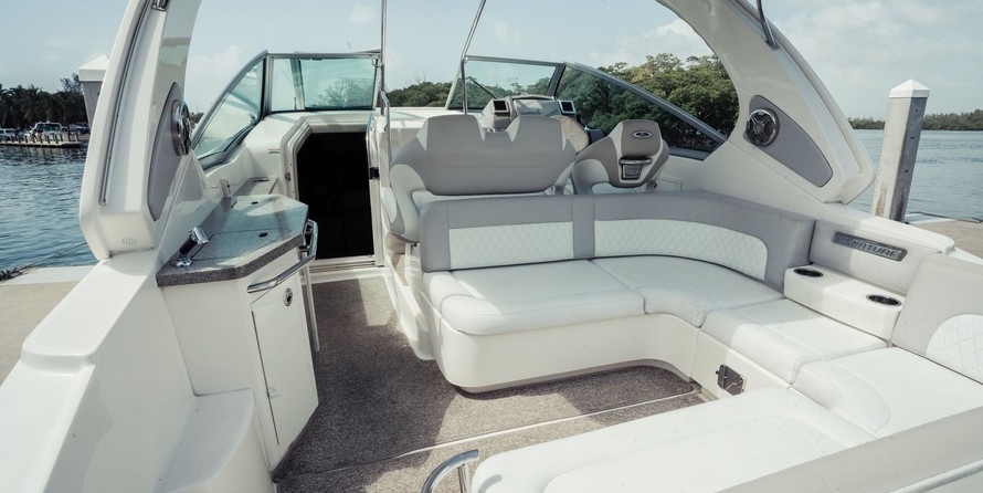 Chaparral 330 Signature