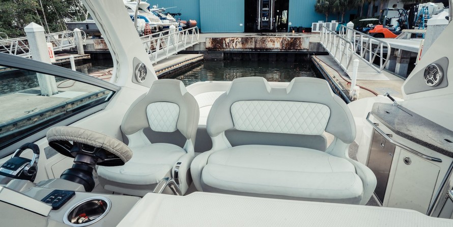 Chaparral 330 Signature