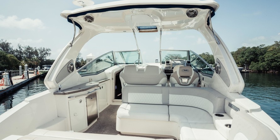 Chaparral 330 Signature