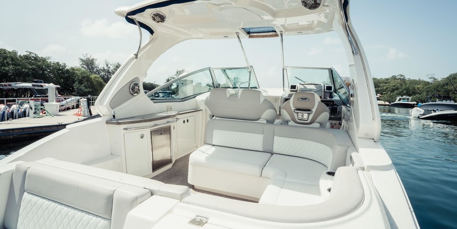 Chaparral 330 Signature