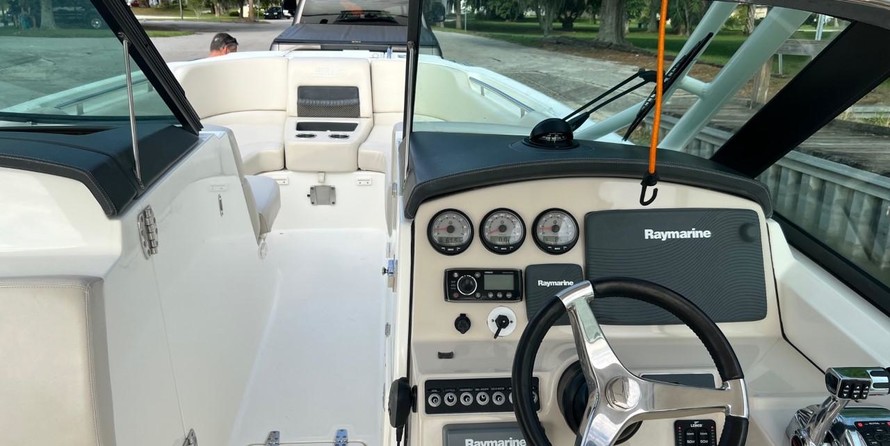 Boston Whaler 270 Vantage