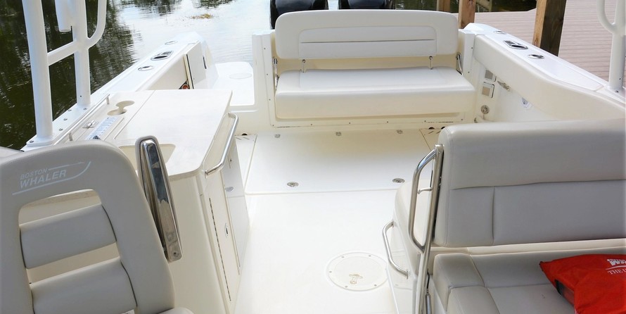 Boston Whaler 270 Vantage