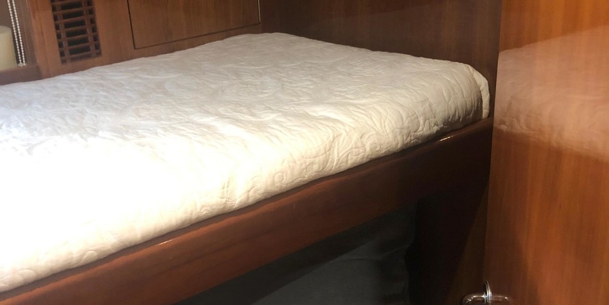 Riviera 4700 Sport Yacht