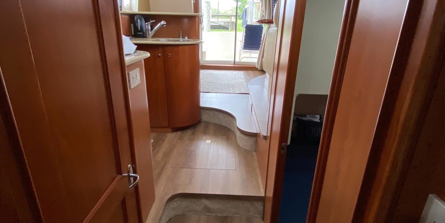 Silverton 38 Sport Bridge