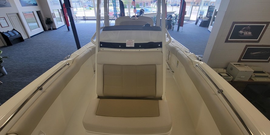 Boston Whaler 230 Outrage
