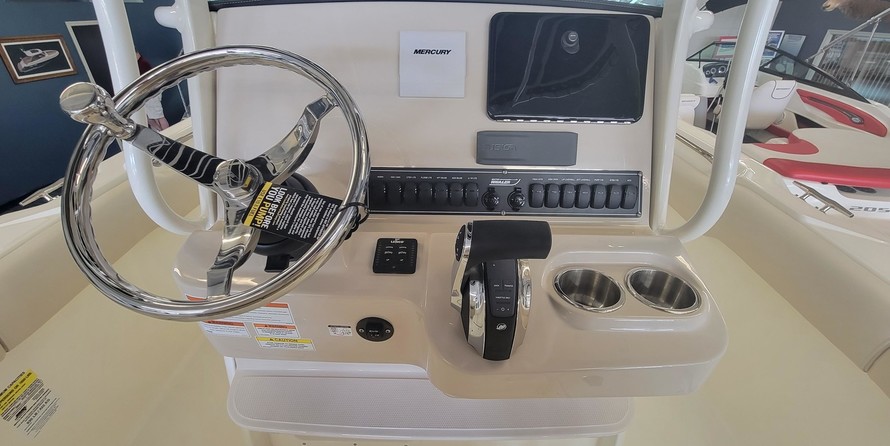 Boston Whaler 230 Outrage