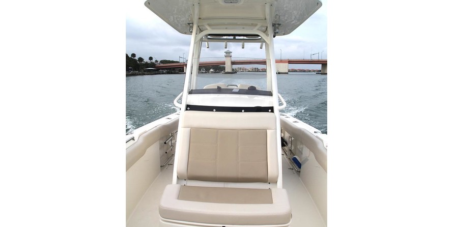 Boston Whaler 230 Outrage