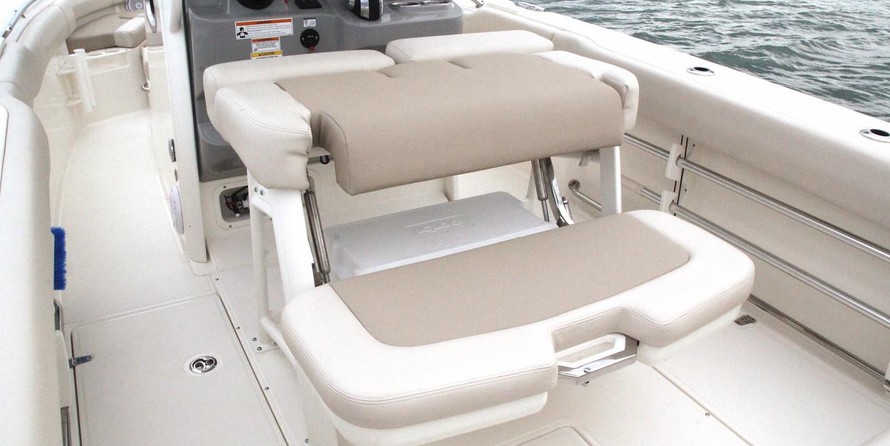 Boston Whaler 230 Outrage