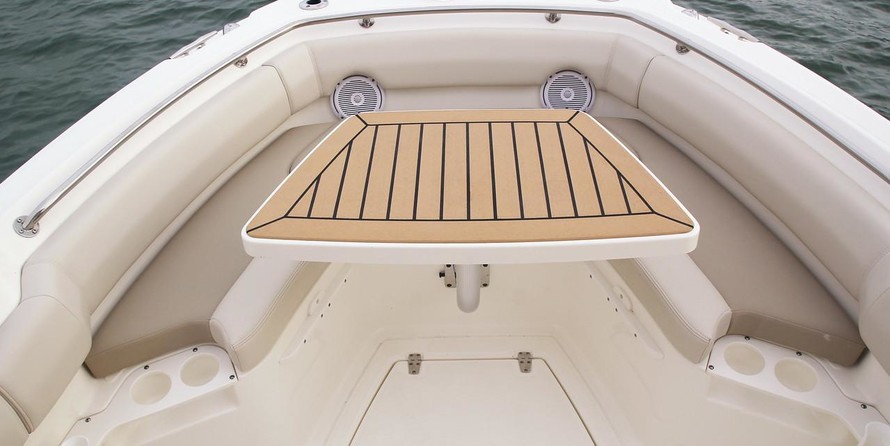 Boston Whaler 230 Outrage