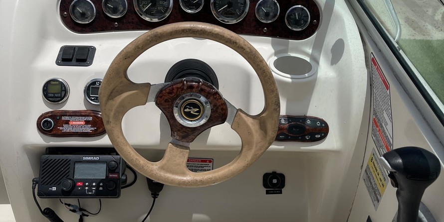 Sea ray 225 weekender