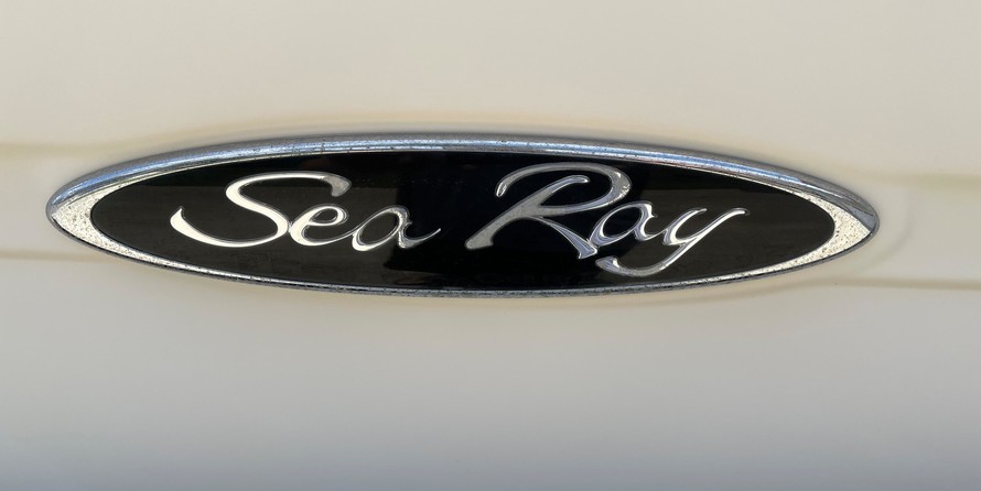 Sea ray 225 weekender