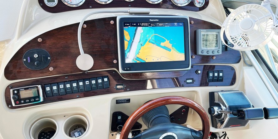 Chaparral 330 Signature