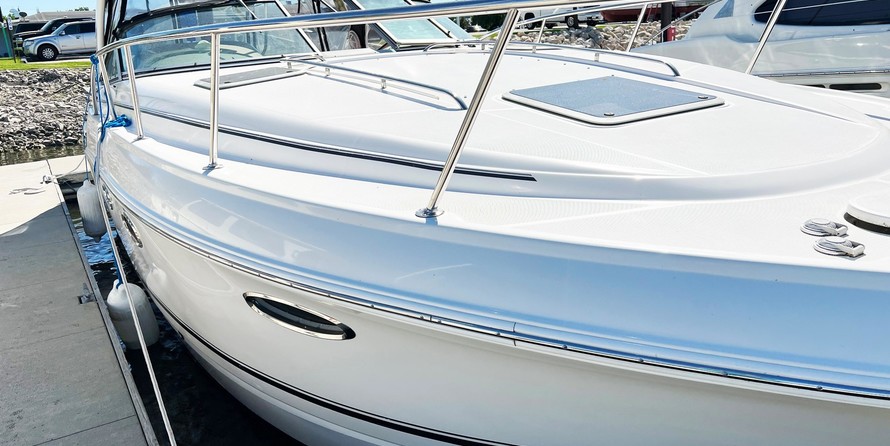 Chaparral 330 Signature