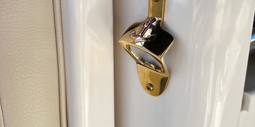 Chaparral 330 Signature