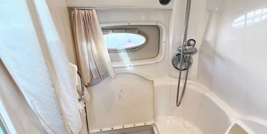 Chaparral 330 Signature