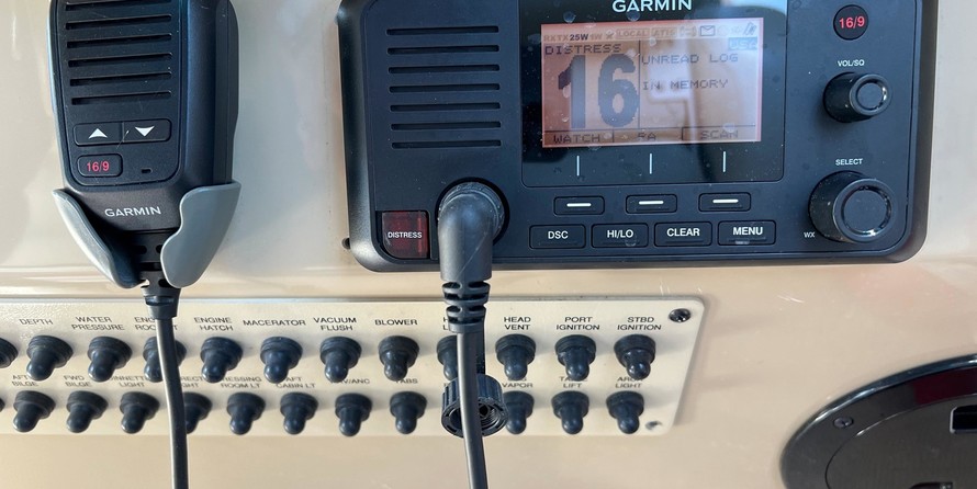 Chaparral 330 Signature