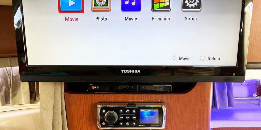 Chaparral 330 Signature