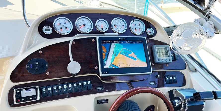 Chaparral 330 Signature