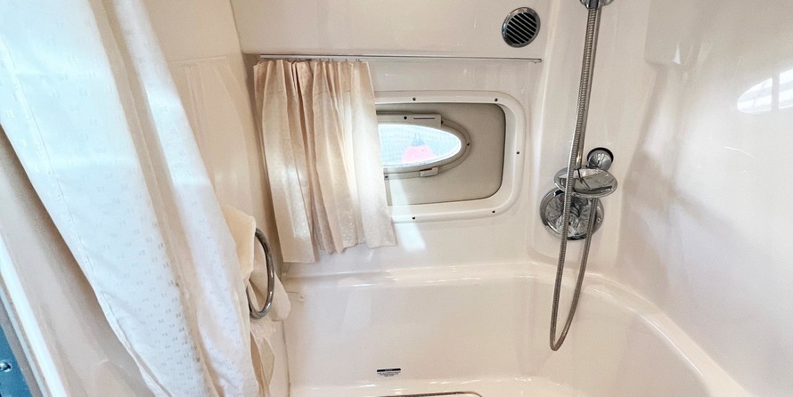 Chaparral 330 Signature