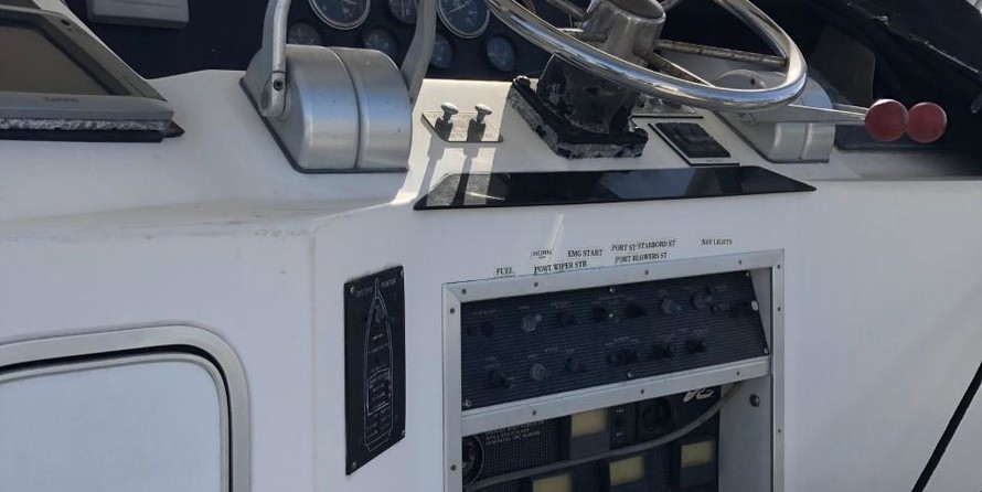 Sea ray 340 sport fish