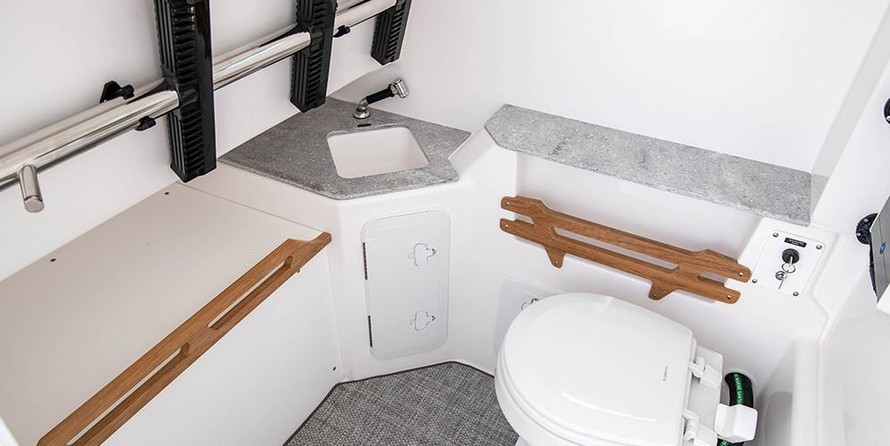 Everglades 295 Center Console
