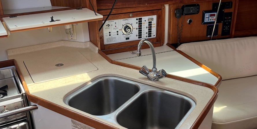 Catalina 320