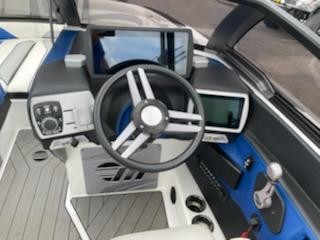 Malibu Wakesetter 22 MXZ