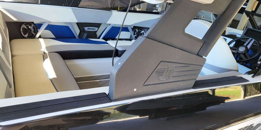 Malibu Wakesetter 22 MXZ