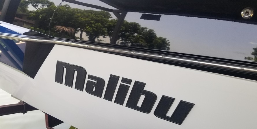 Malibu Wakesetter 22 MXZ