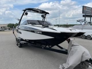 Malibu Wakesetter 22 MXZ