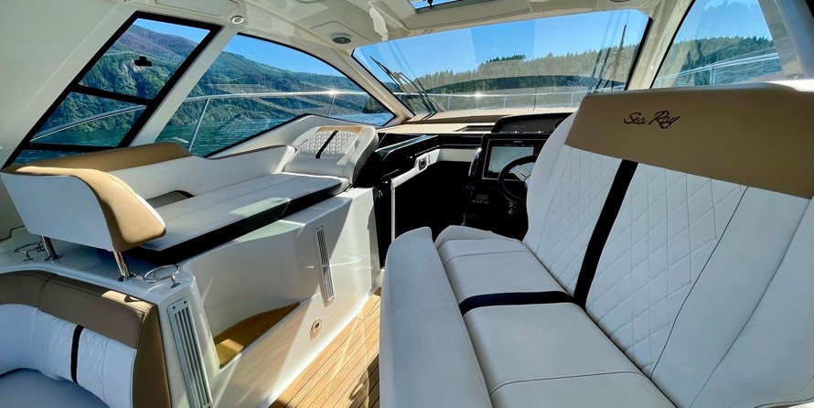 Sea Ray Sundancer 350 Coupe