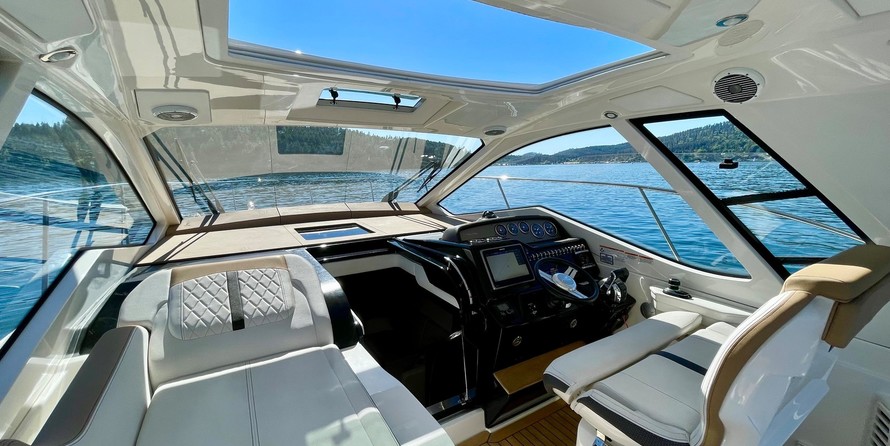 Sea Ray Sundancer 350 Coupe