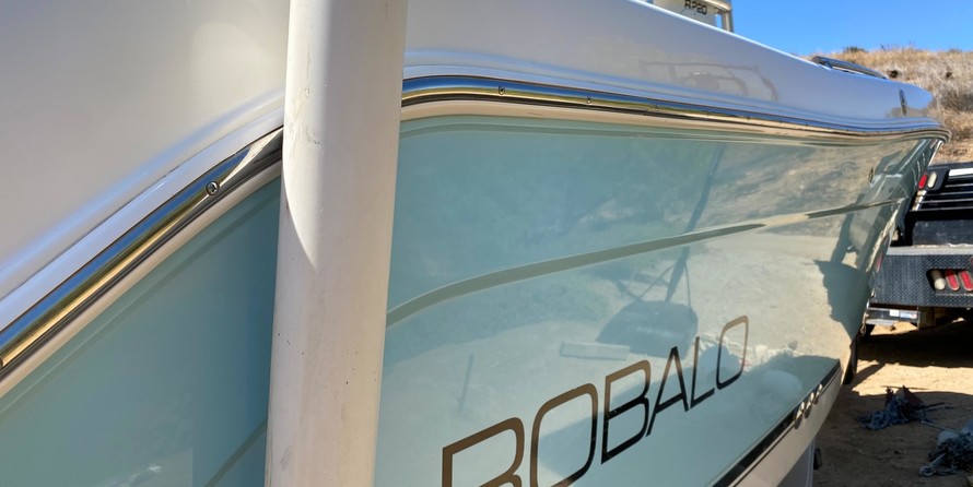 Robalo R220