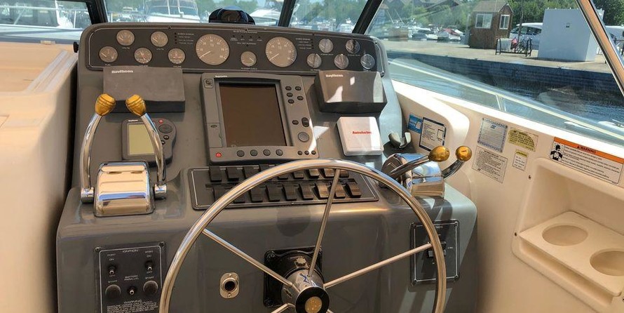 Cruisers Yachts 35 Express