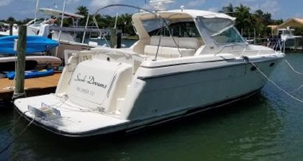 Cruisers Yachts 35 Express