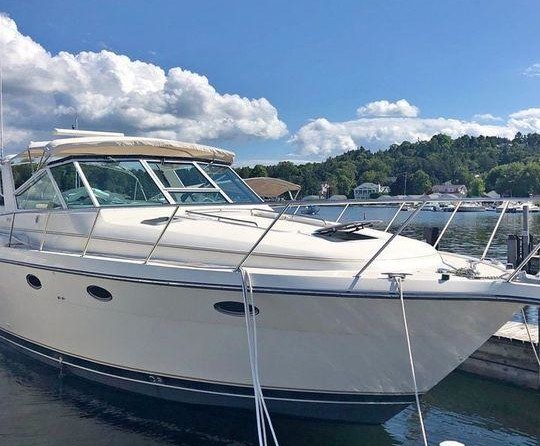 Cruisers Yachts 35 Express