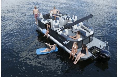 Sunchaser Boats Geneva Cruise 22 LR DH