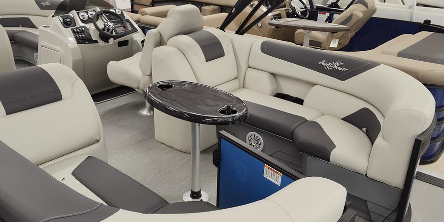 Sunchaser Boats Geneva Cruise 22 LR DH