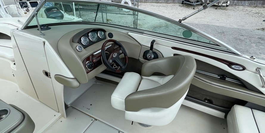 Sea Ray 220