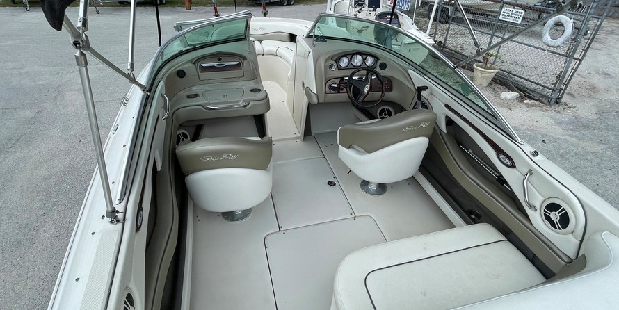 Sea Ray 220