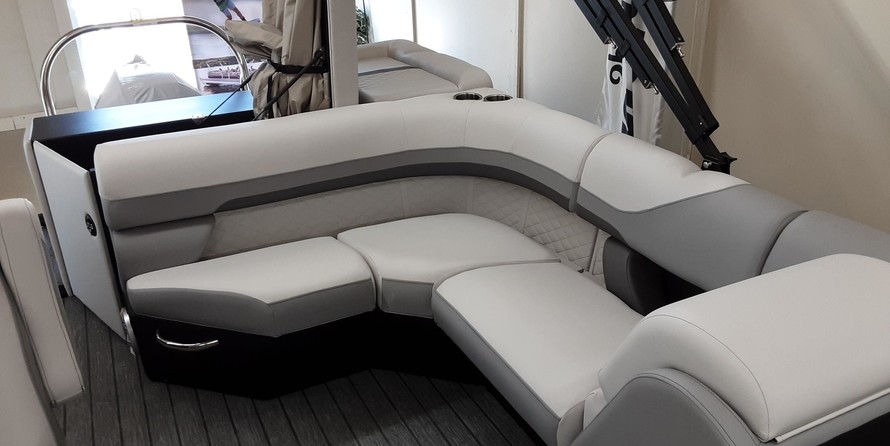 Lowe Retreat 230 RFL