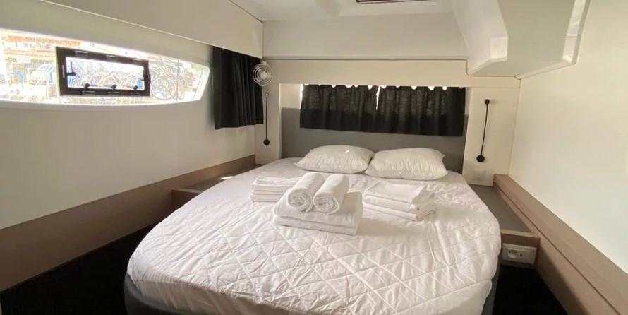 Fountaine Pajot Astréa 42