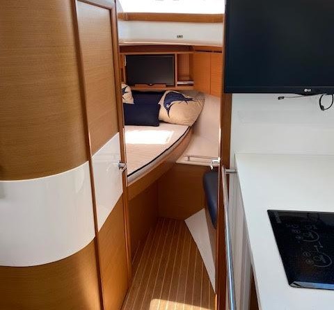 Bertram Flybridge Cruiser