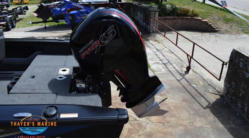 Lund Boats 1875 Crossover XS