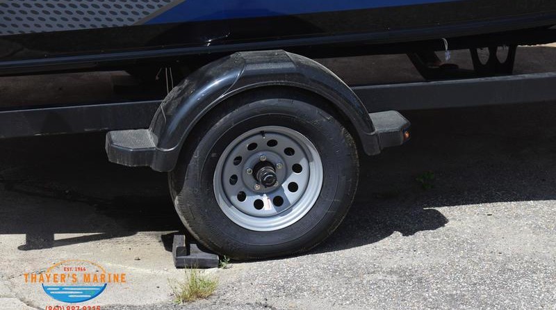 Lund Boats 1875 Crossover XS