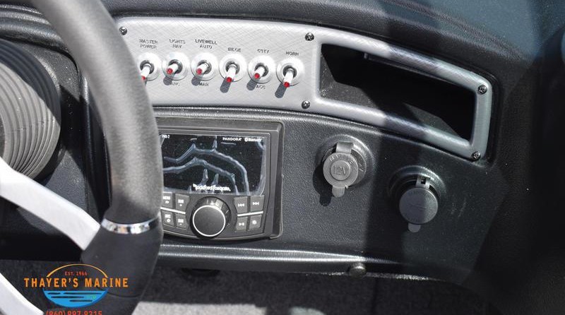 Lund Boats 1875 Crossover XS