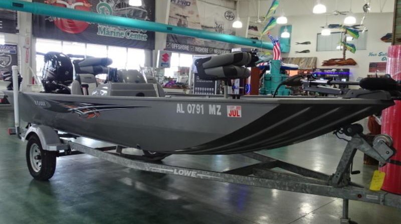 Lowe Stryker 17