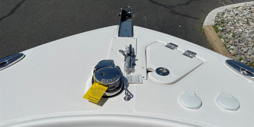 Robalo R242 Center Console