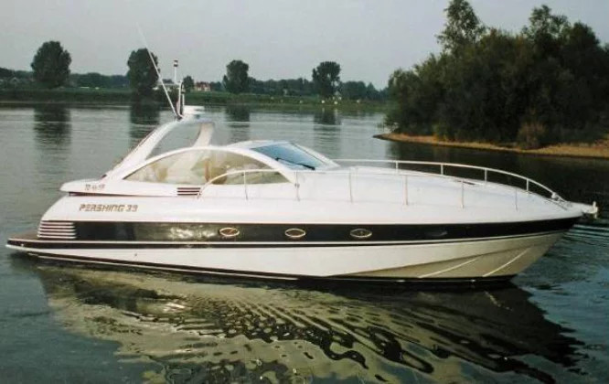 Pershing 39