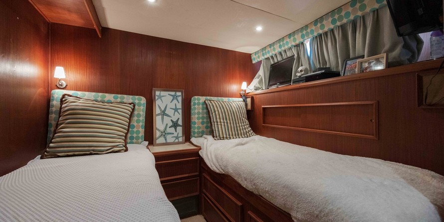 Marine trader 44 long range cruiser